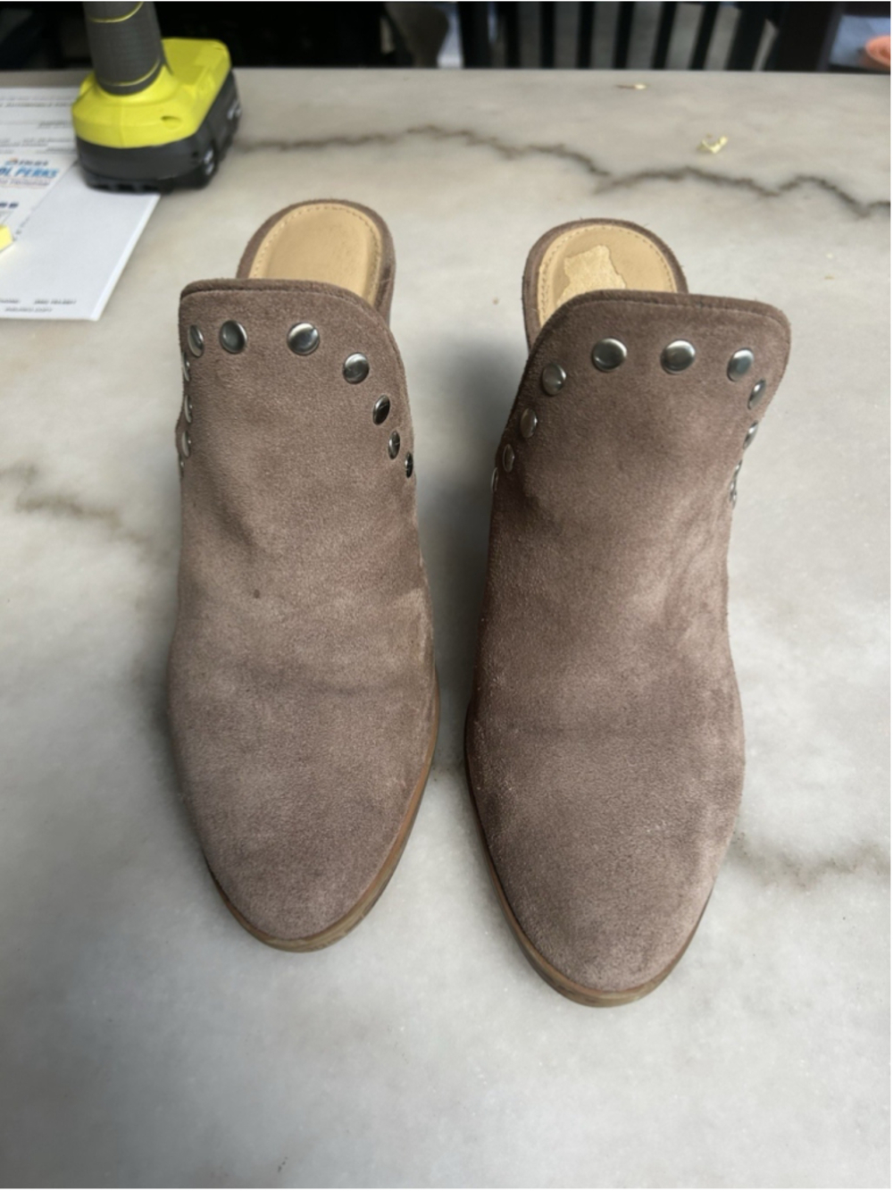 MICHAEL KORS Braden Closed Toe Mule Clog Shoes Womens Size 8.5 Cashew Suede NEW